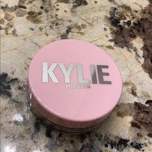 Kylie cosmetics setting powder